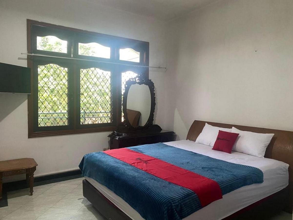 Reddoorz Syariah @ Karang Pilang Karangpilang Exterior foto