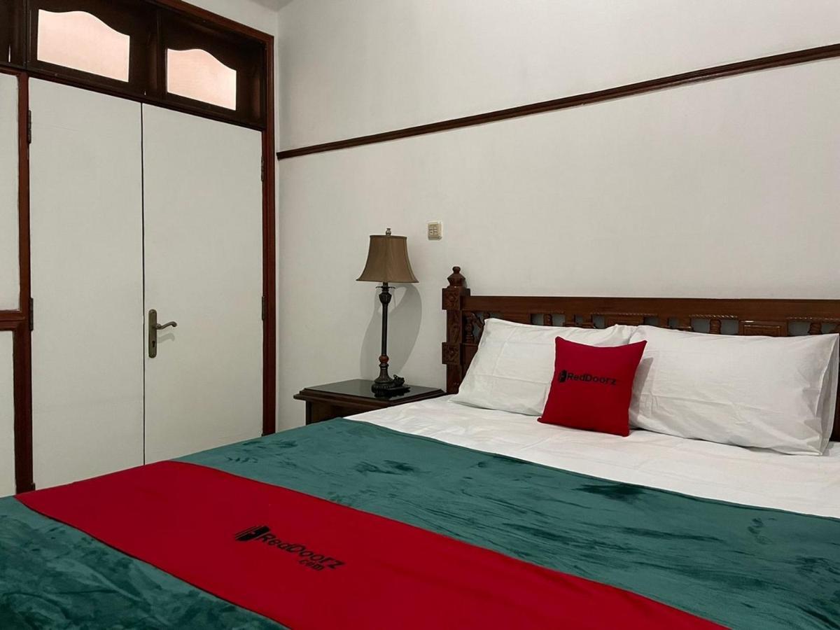 Reddoorz Syariah @ Karang Pilang Karangpilang Exterior foto